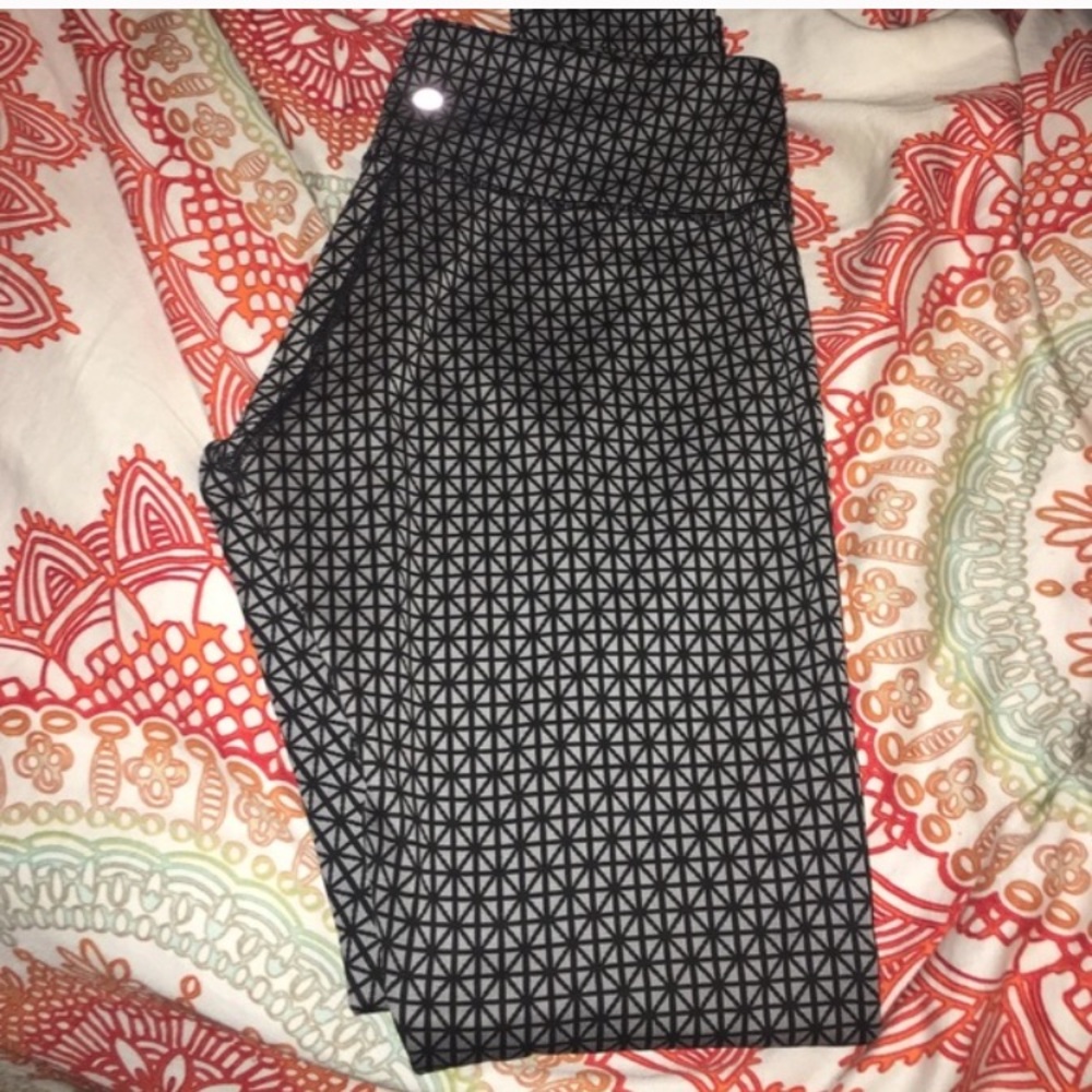 Lulu Lemon Wonder Under size 8